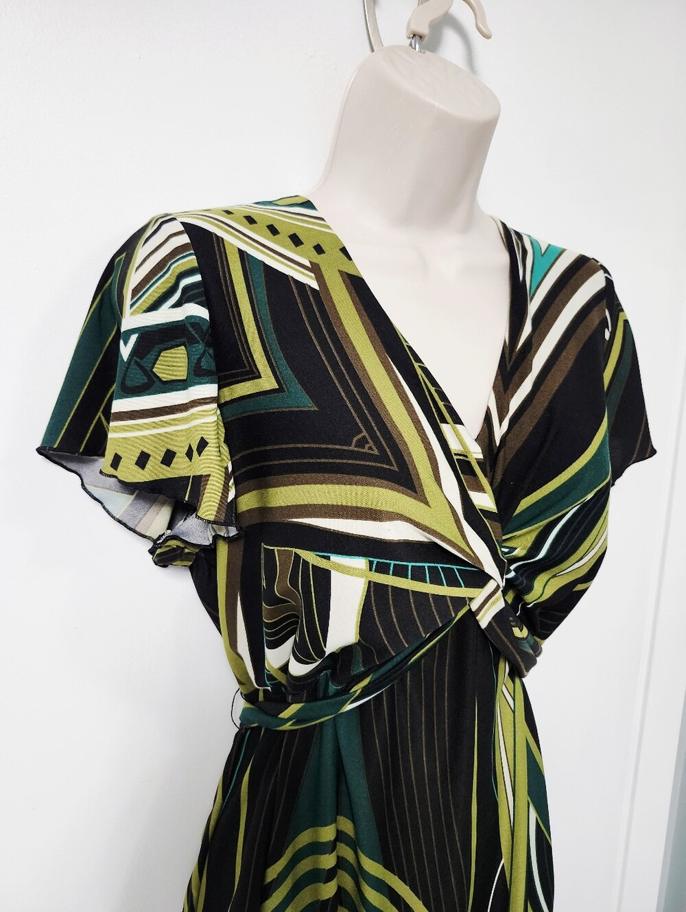 Penningtons Green Geometric Print Twist-Front Top size X - Picture 7 of 11